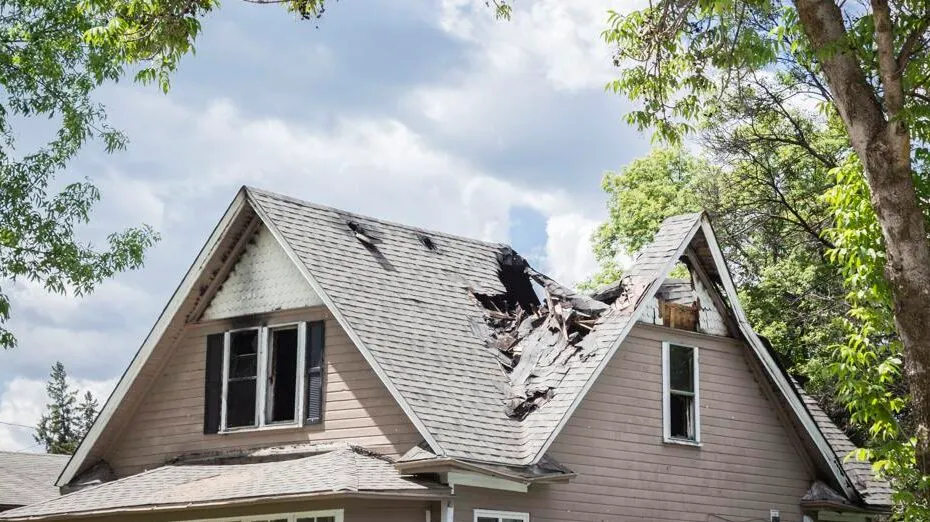 Is moisture damage a hidden defect when buying a house?